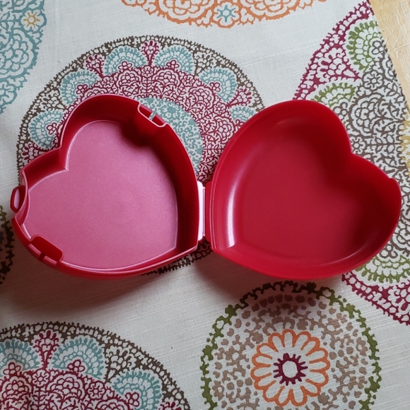 Tupperware heart shaped Container - Picture 3 of 4